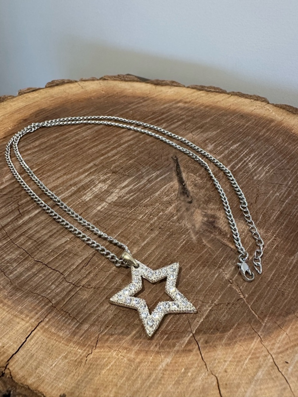 Rhinestone Star Pendant Necklace in Silver